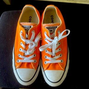 Awesome Orange low top Converse! Sz 8